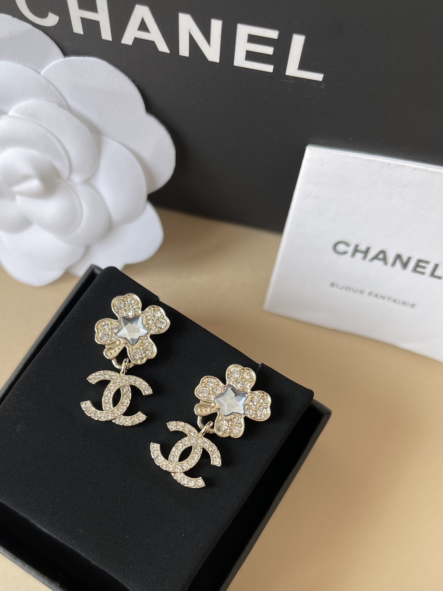 Chanel SS2025 CC Logo Pendant Earrings - Gold & Crystal Flower Design