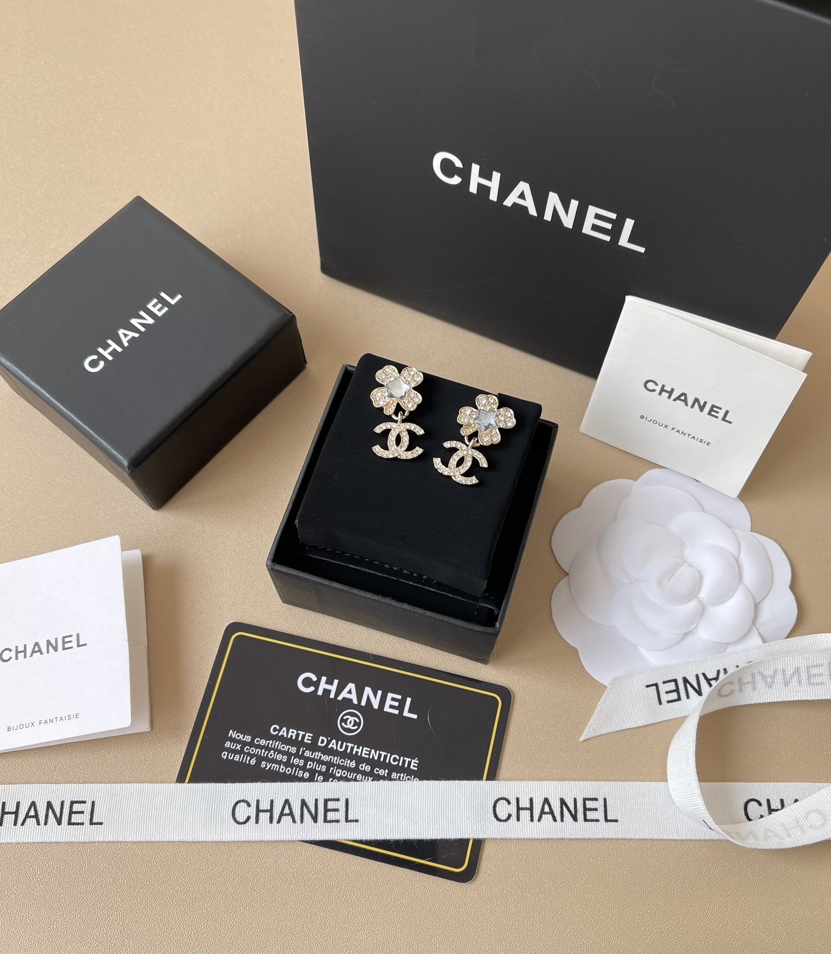 Chanel SS2025 CC Logo Pendant Earrings - Gold & Crystal Flower Design