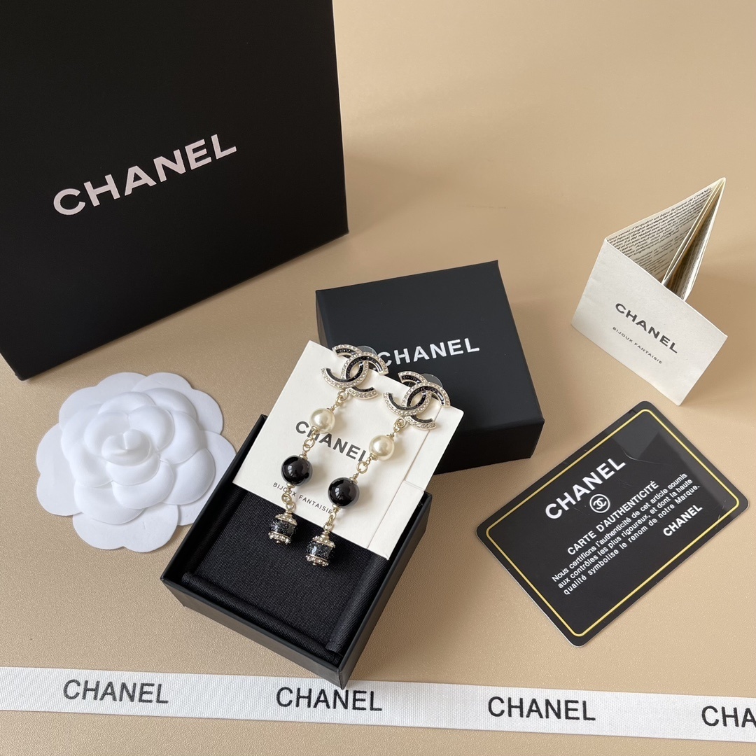 Luxury CC Logo Crystal Drop Earrings with Pearl & Black Beads