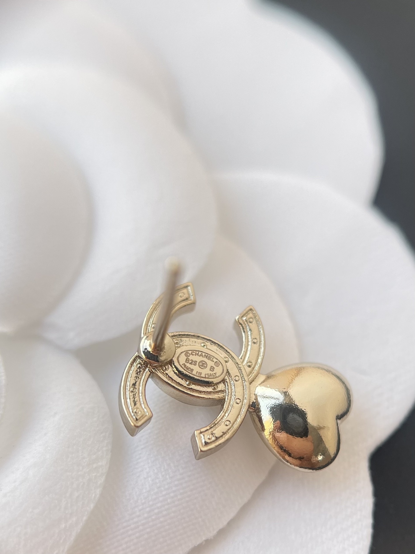 Elegant CC Logo Crystal Heart Drop Earrings - Luxury Designer Style