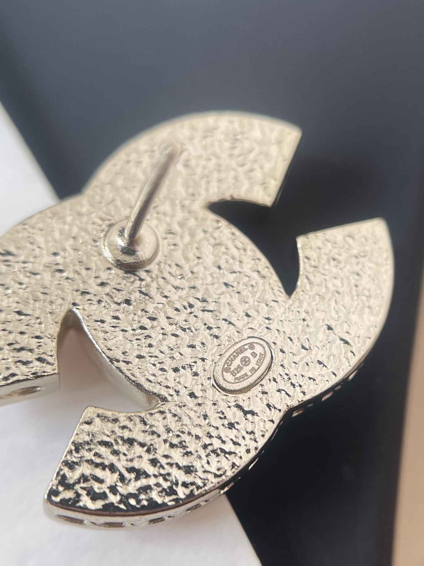 Chanel Pearly Pink CC Logo Stud Earrings - 2025/26 AW Pre-Collection