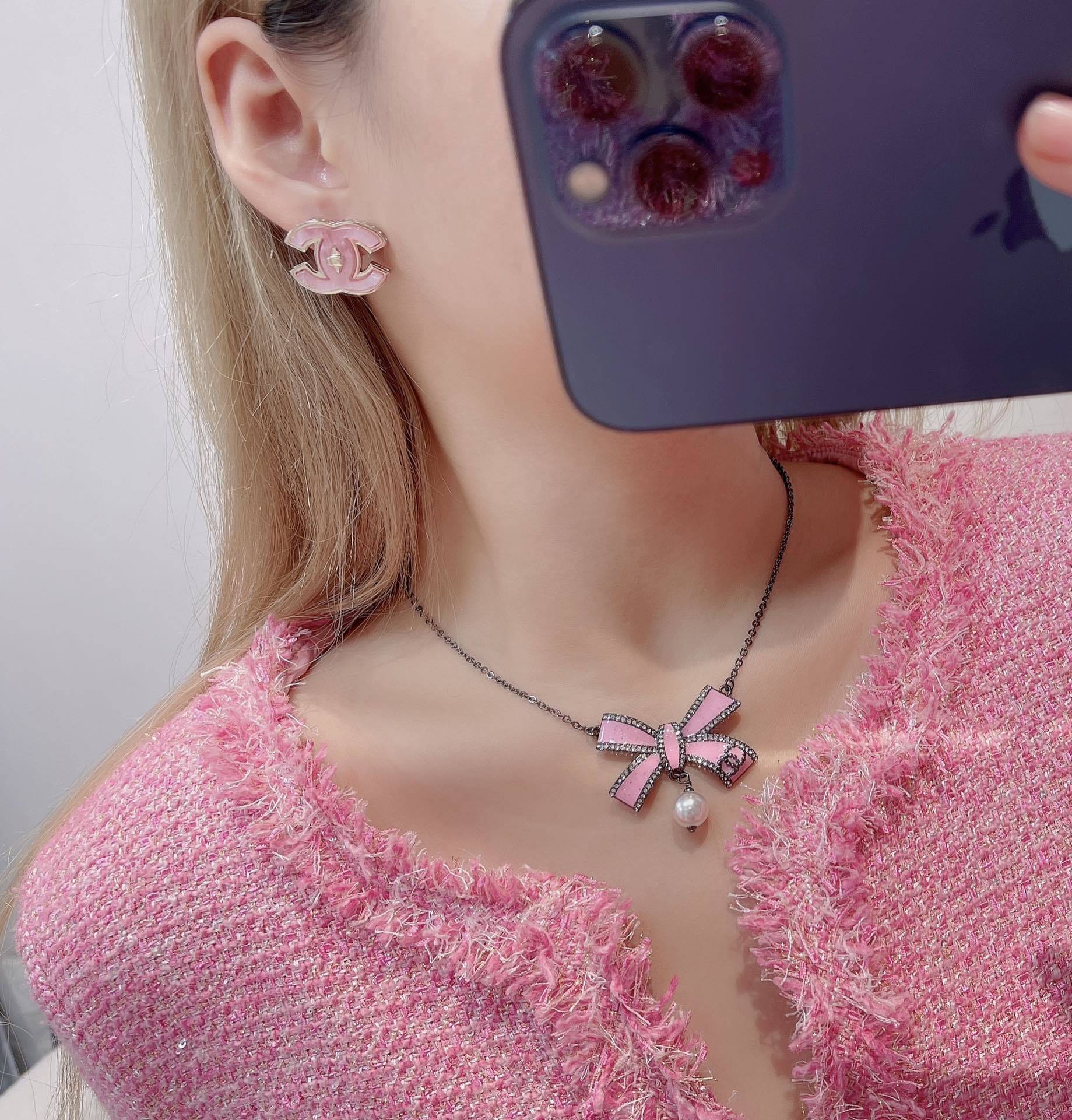 Chanel Pearly Pink CC Logo Stud Earrings - 2025/26 AW Pre-Collection