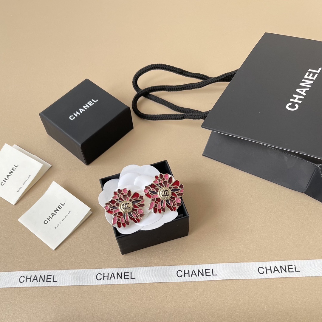 Chanel 2024/25 Métiers d'art Floral Stud Earrings - Gold & Multicolour