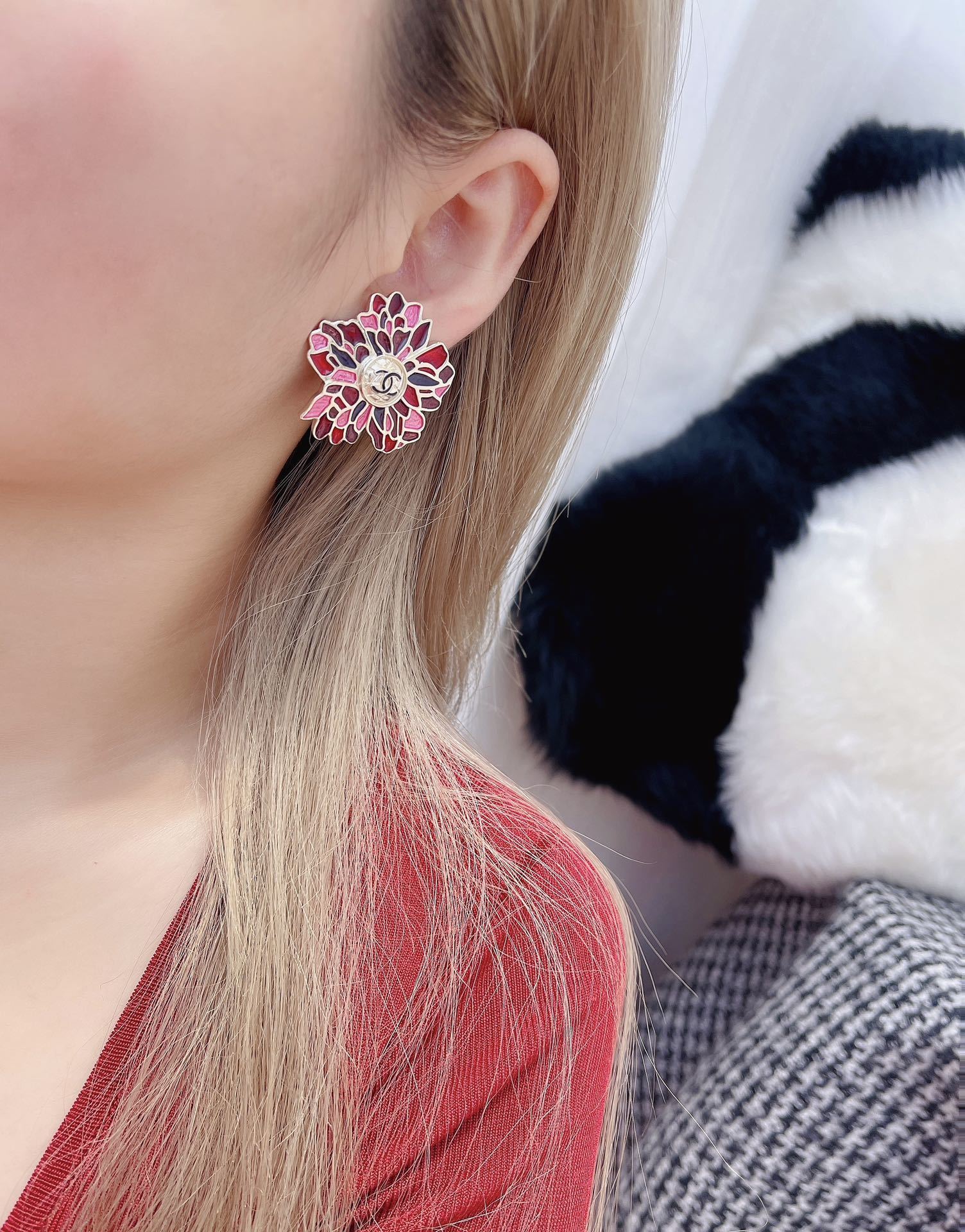 Chanel 2024/25 Métiers d'art Floral Stud Earrings - Gold & Multicolour