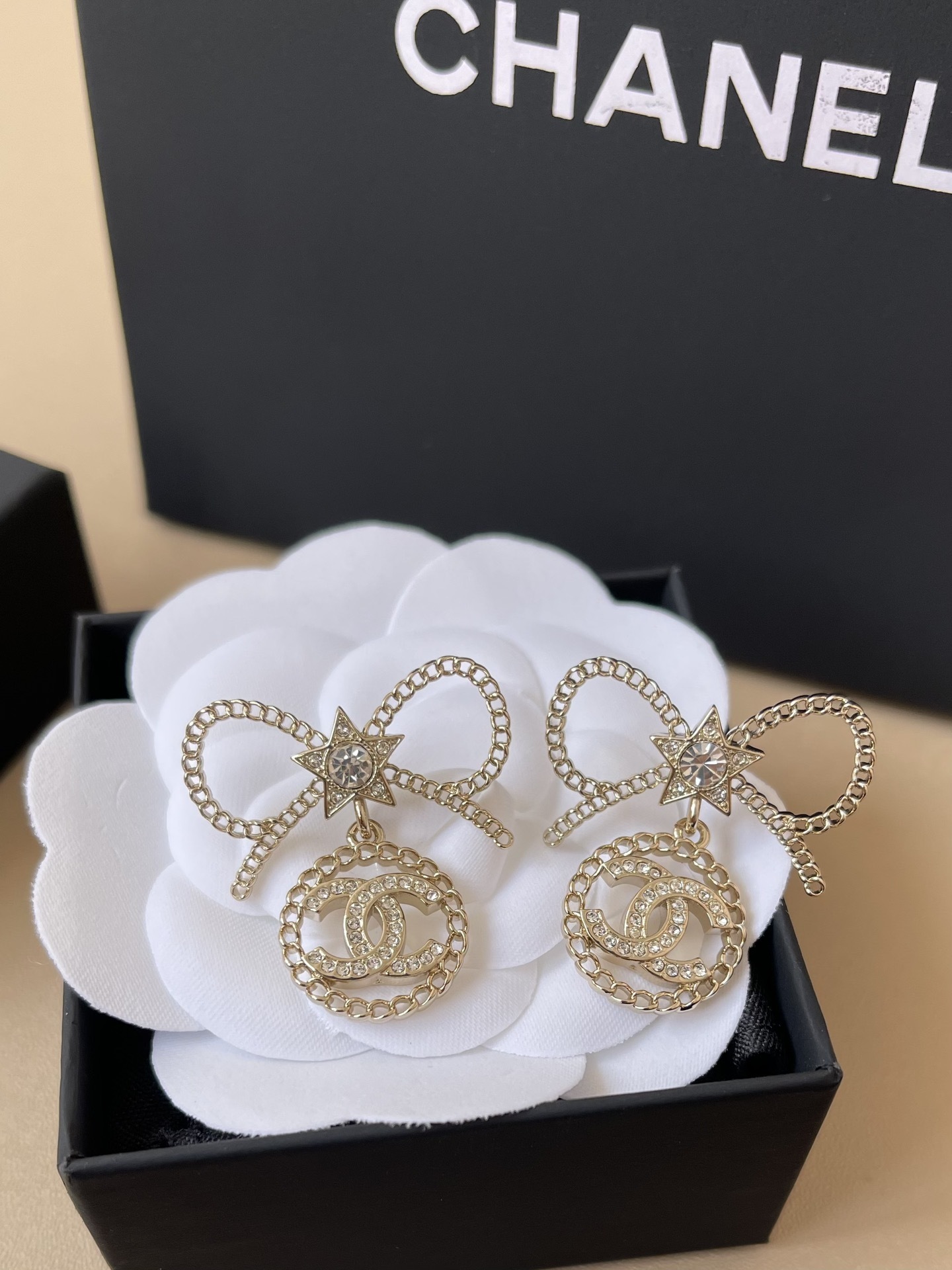 Luxury Chanel Bow & Star CC Logo Crystal Drop Earrings - Gold Tone