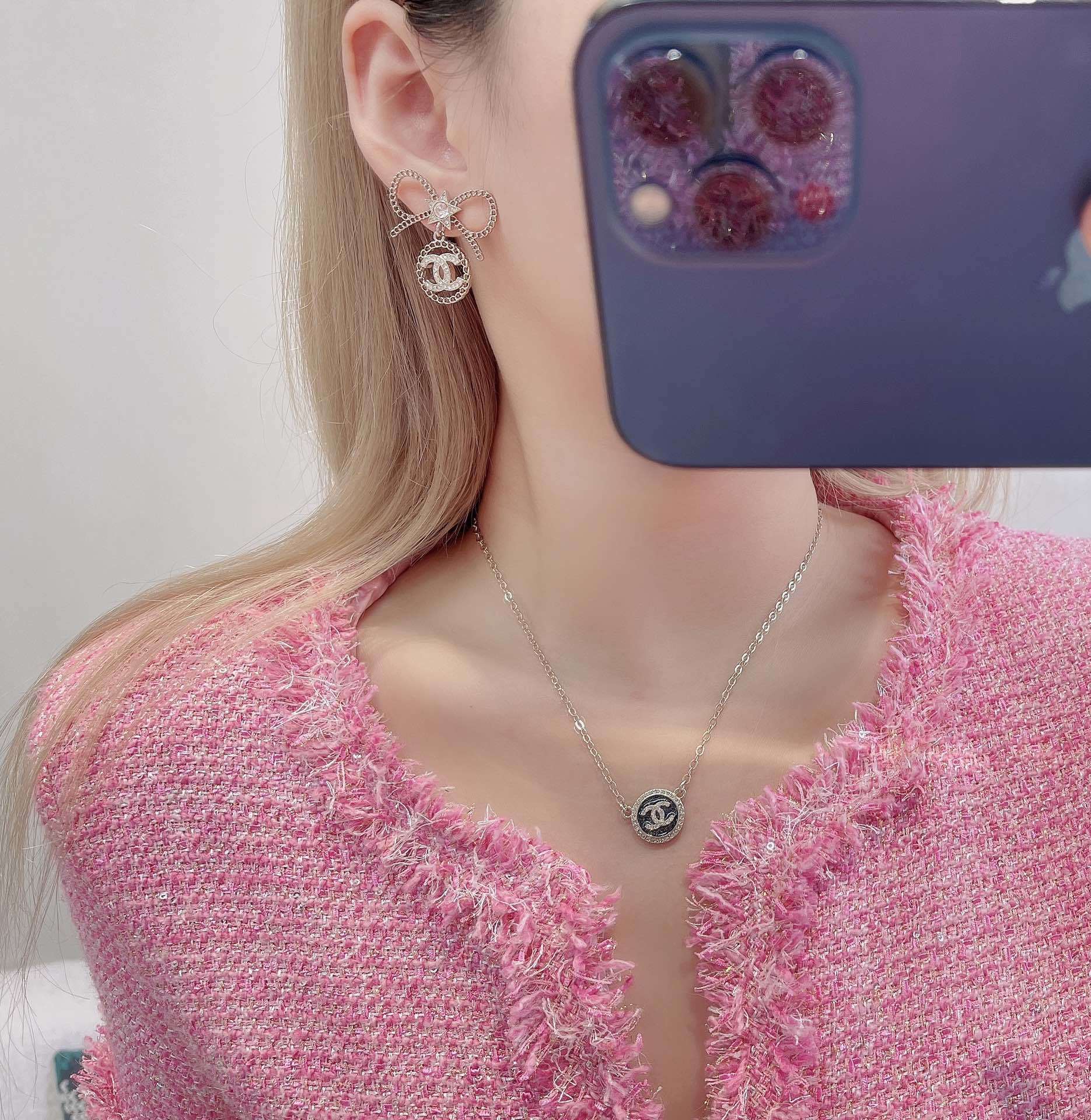 Luxury Chanel Bow & Star CC Logo Crystal Drop Earrings - Gold Tone