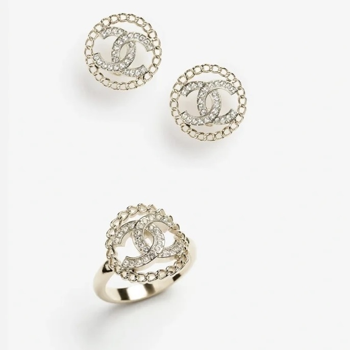 Chanel CC Logo Crystal Ring with Chain Border - Elegant Luxury