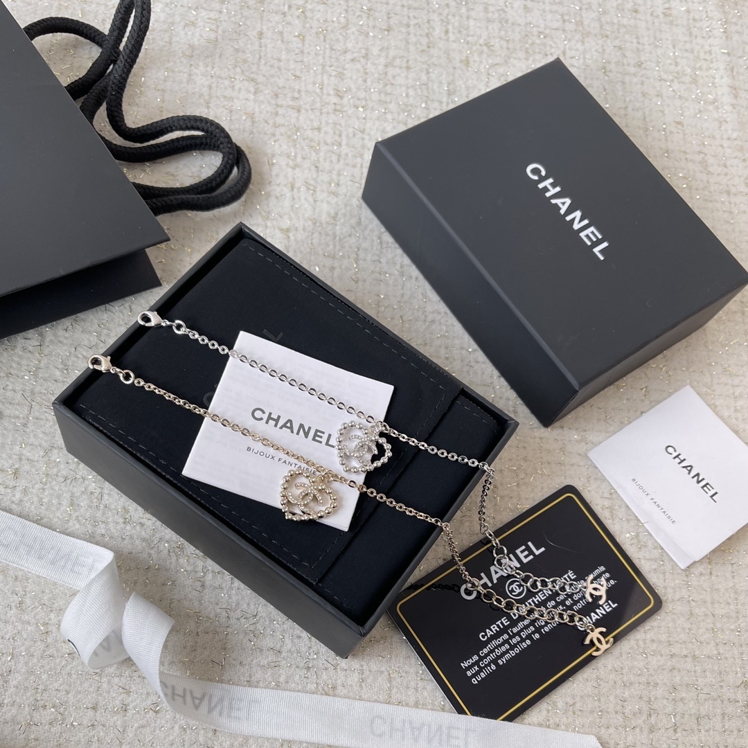 Luxury Heart Crystal CC Logo Bracelet - 2025 Spring Summer Edition