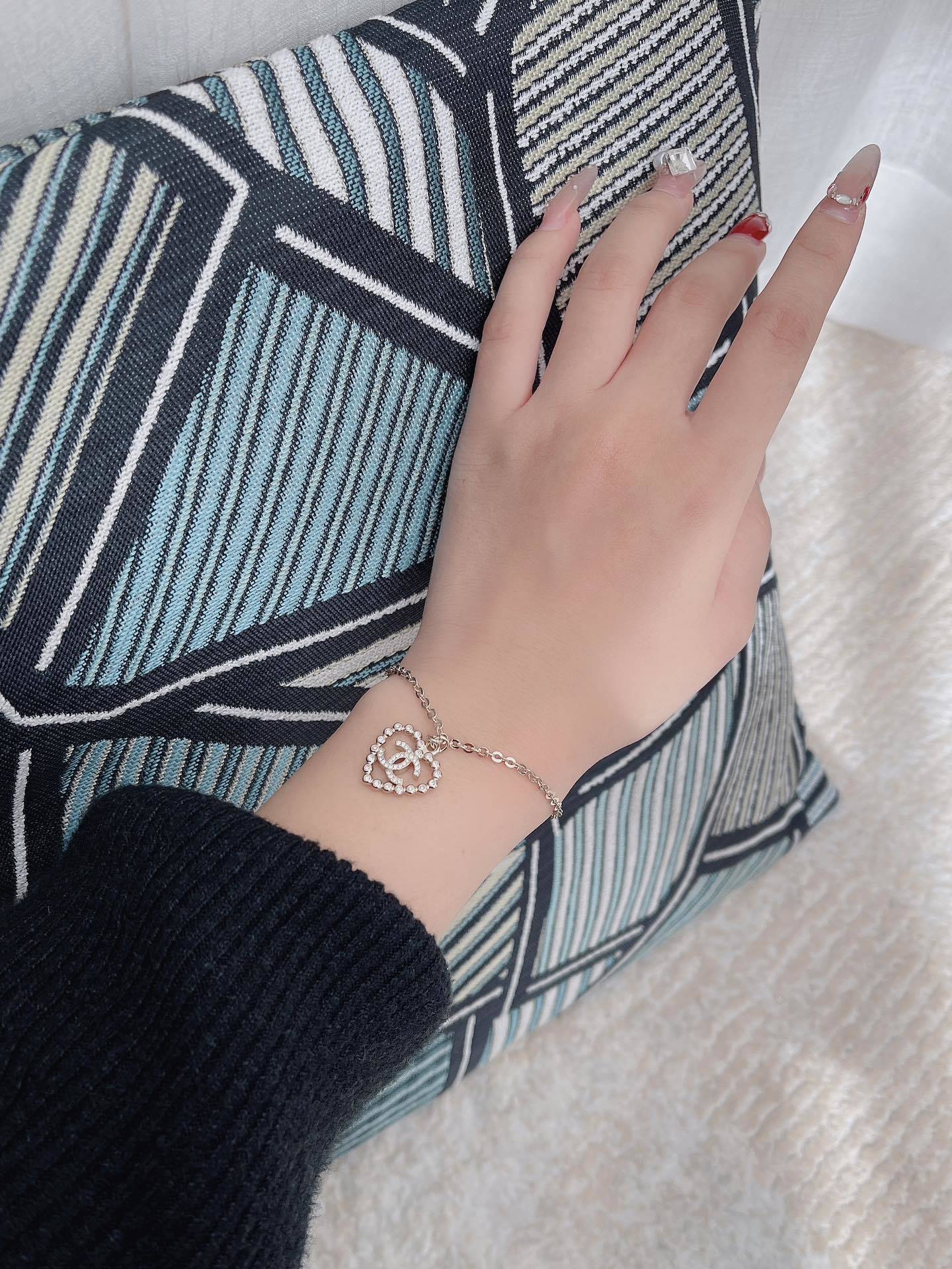 Luxury Heart Crystal CC Logo Bracelet - 2025 Spring Summer Edition