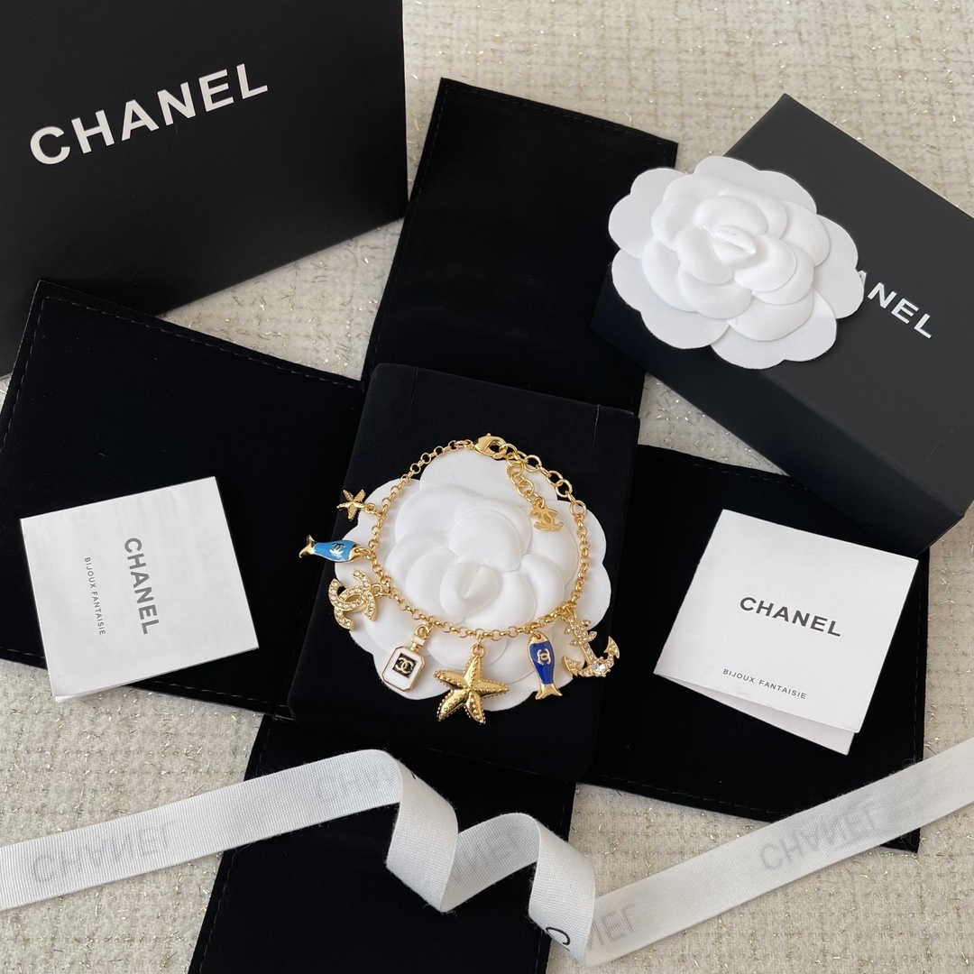 Luxury Gold Marine Charm Bracelet with Starfish and CC Logo