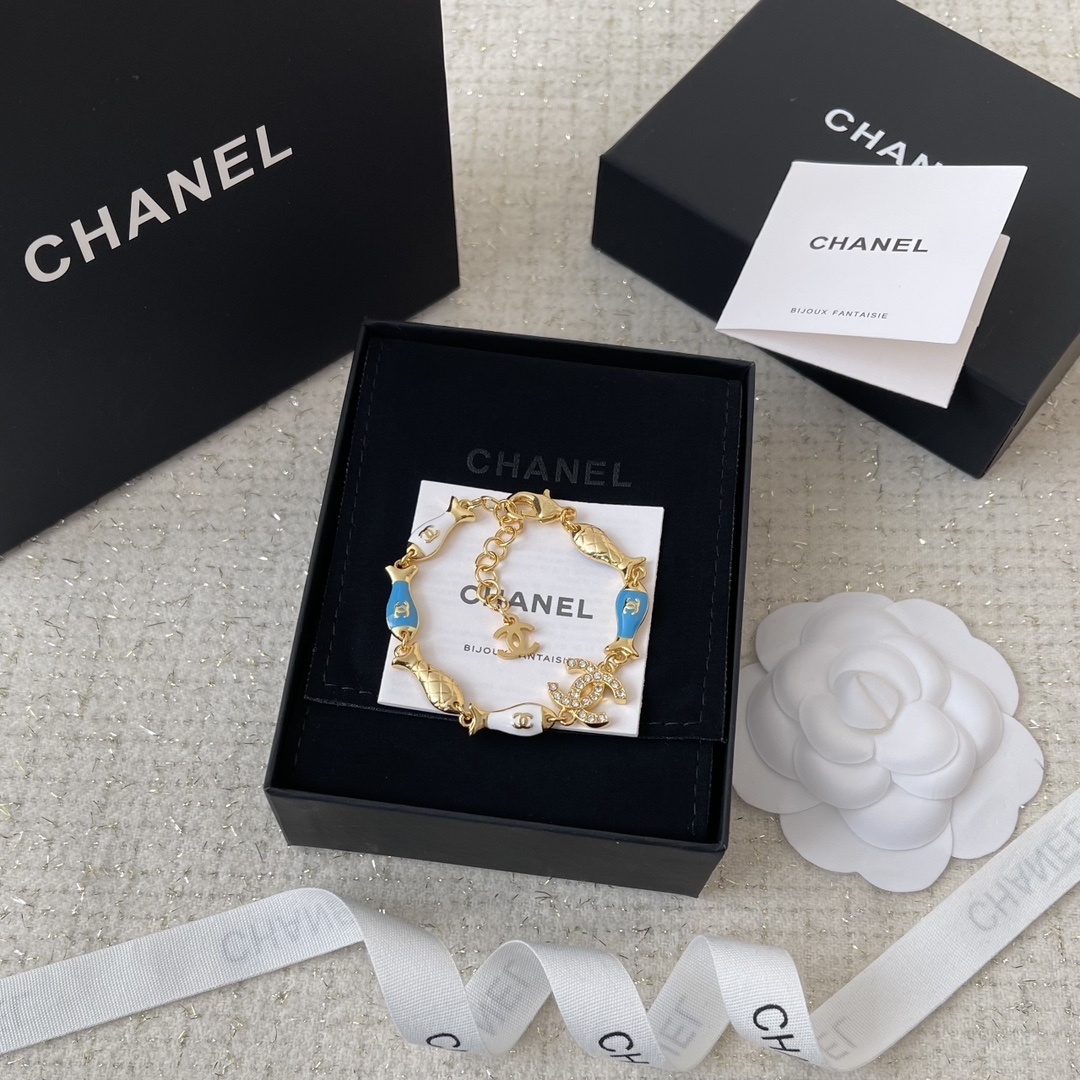 Chanel 2024/25 Cruise Collection Gold Fish Bracelet with CC Logo