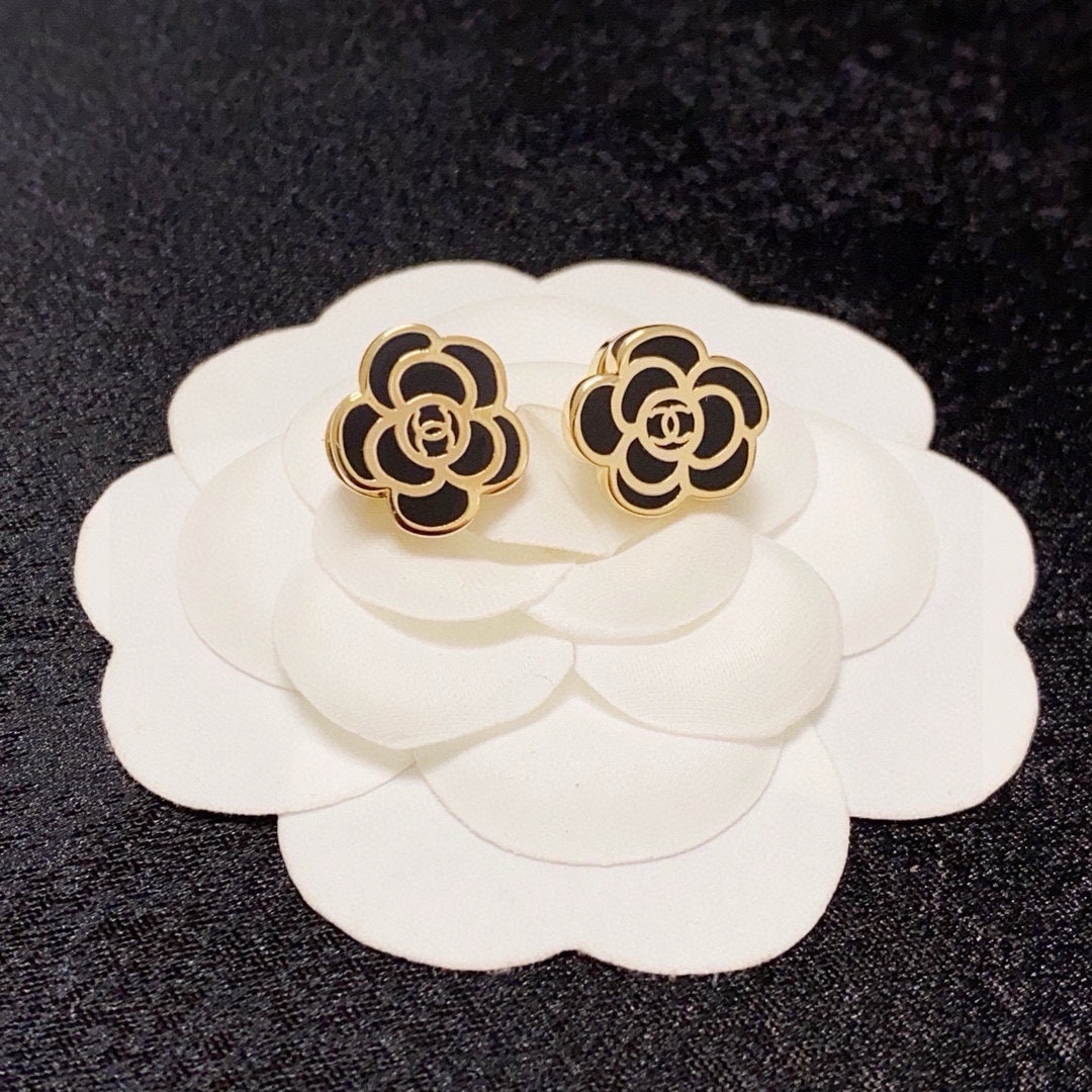 Luxury Camellia Flower Stud Earrings - Elegant Gold Enamel Jewelry