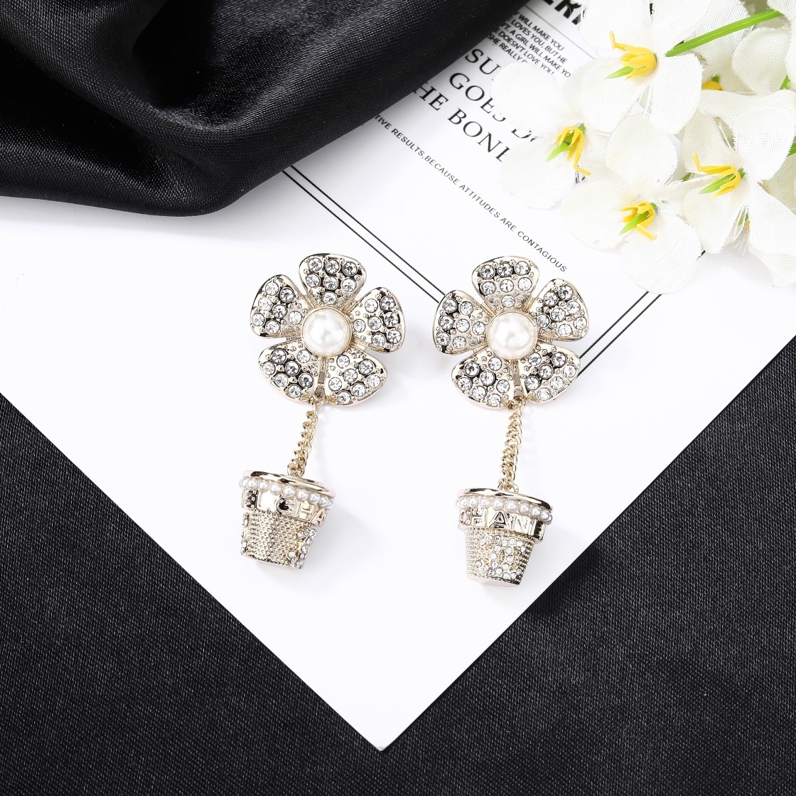 Luxury Crystal Flower Pearl Drop Earrings - Elegant Gold Jewelry