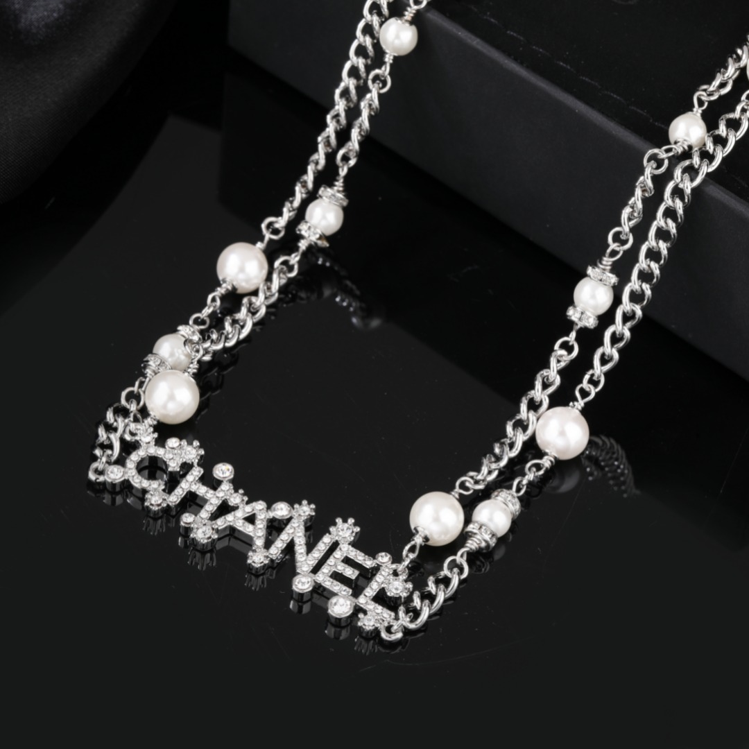 Luxury Silver Pearl Chain Belt with Sparkling Crystal Lettering
