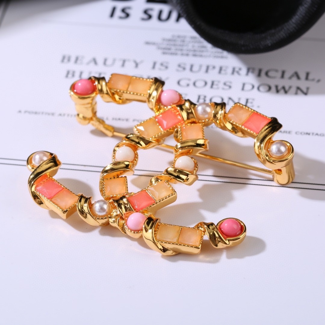 Luxury Chanel CC Gold Brooch with Coral Stones and Pearls
