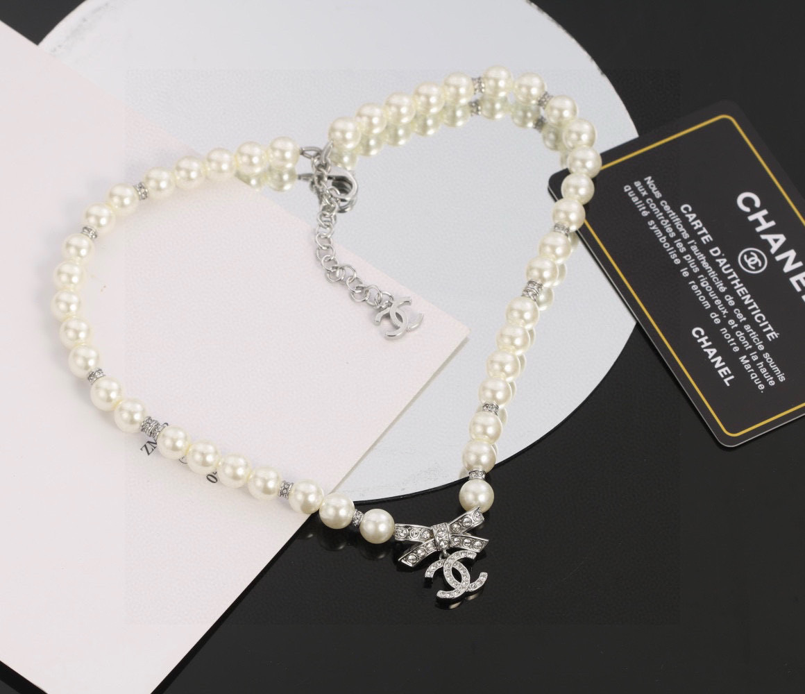 Luxury Pearl Necklace with Crystal Bow and CC Logo Pendant