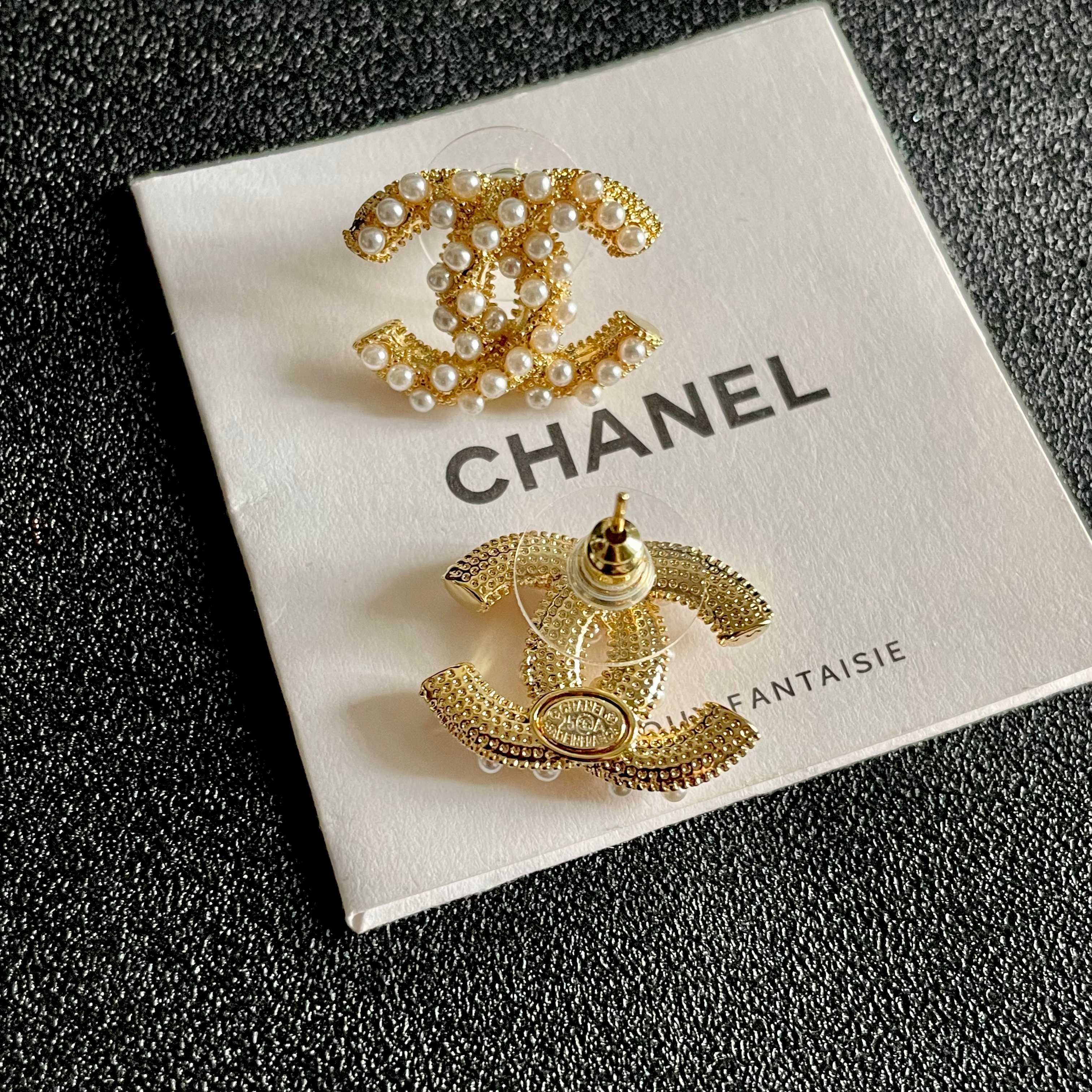 Elegant Pearl Inlaid CC Stud Earrings - Timeless Luxury Jewelry