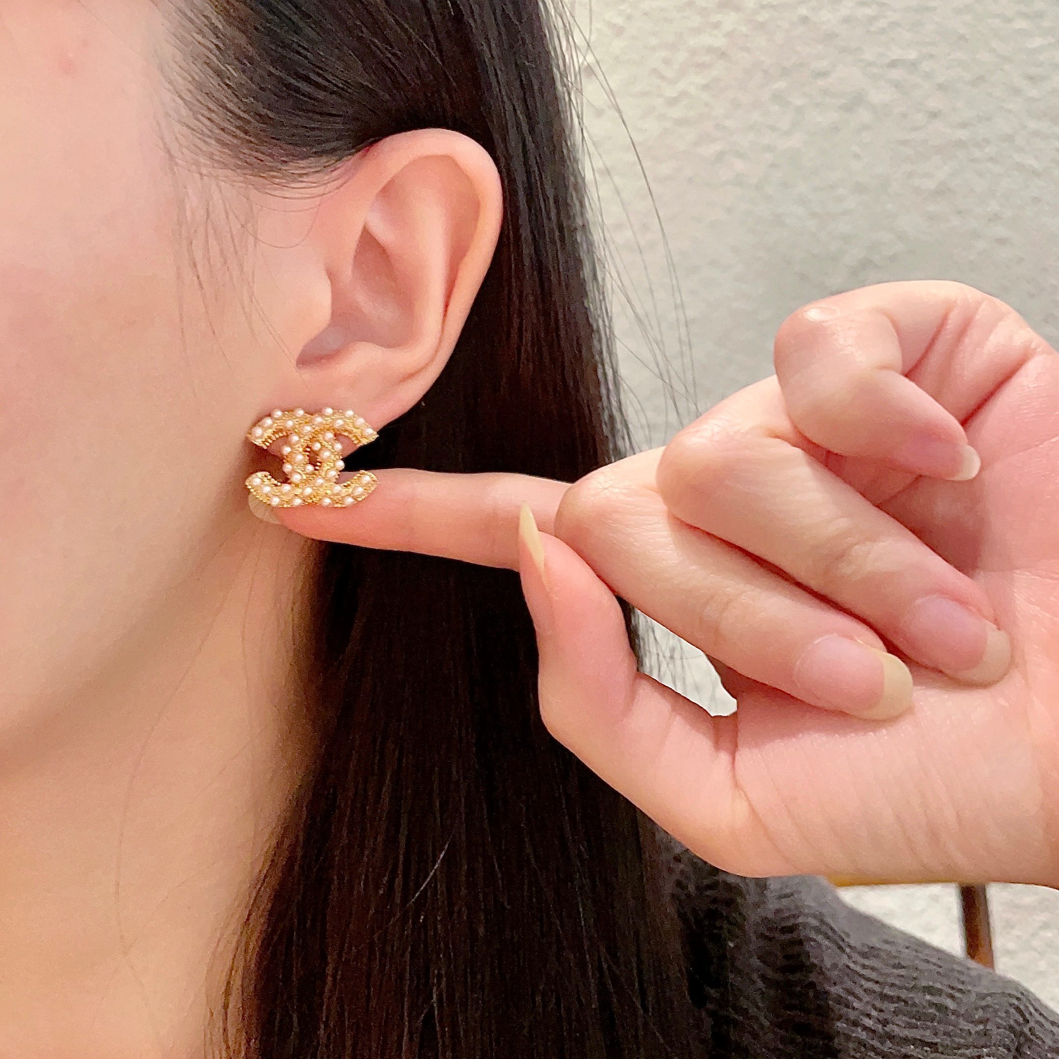 Elegant Pearl Inlaid CC Stud Earrings - Timeless Luxury Jewelry