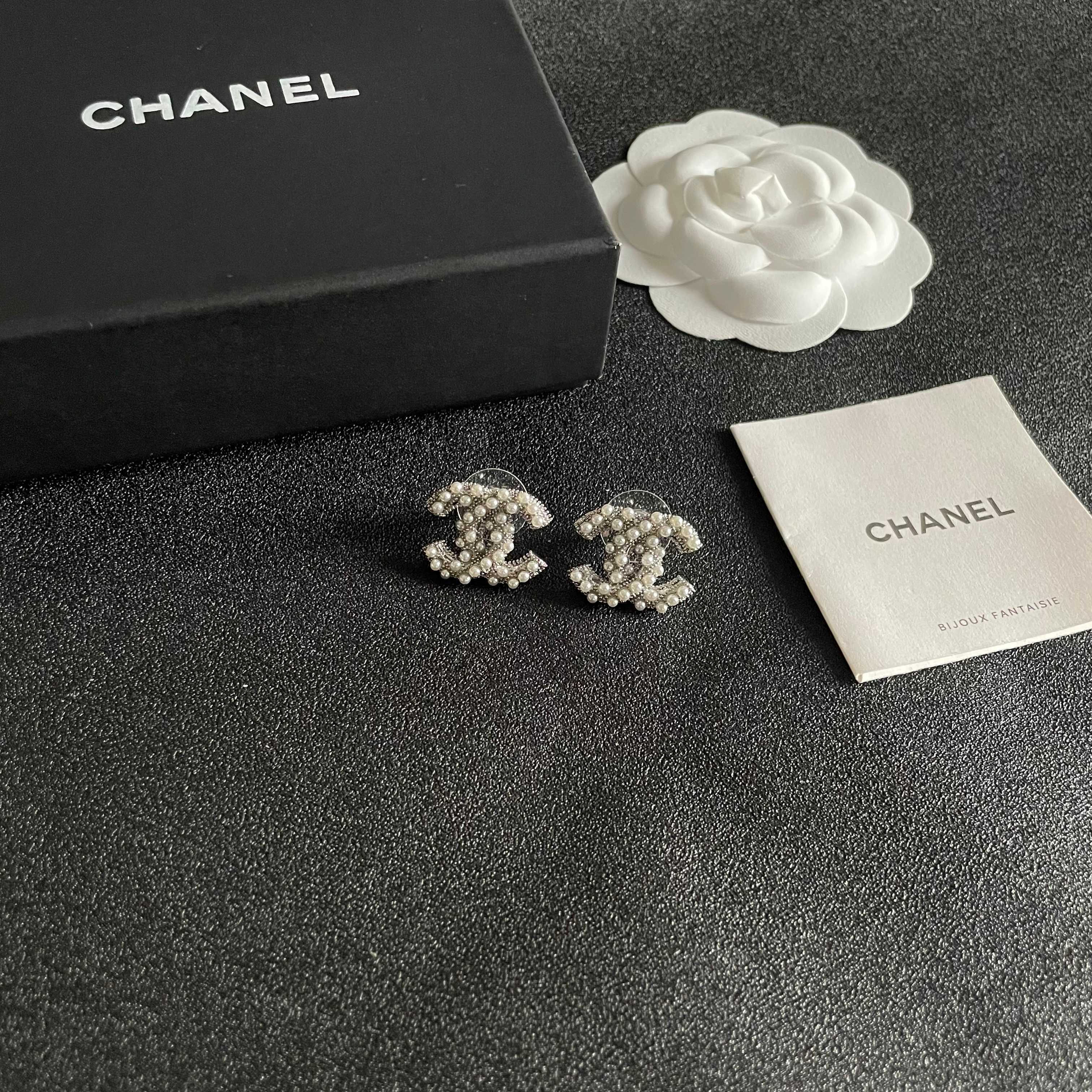 Elegant Pearl Encrusted Double C Logo Stud Earrings for Women
