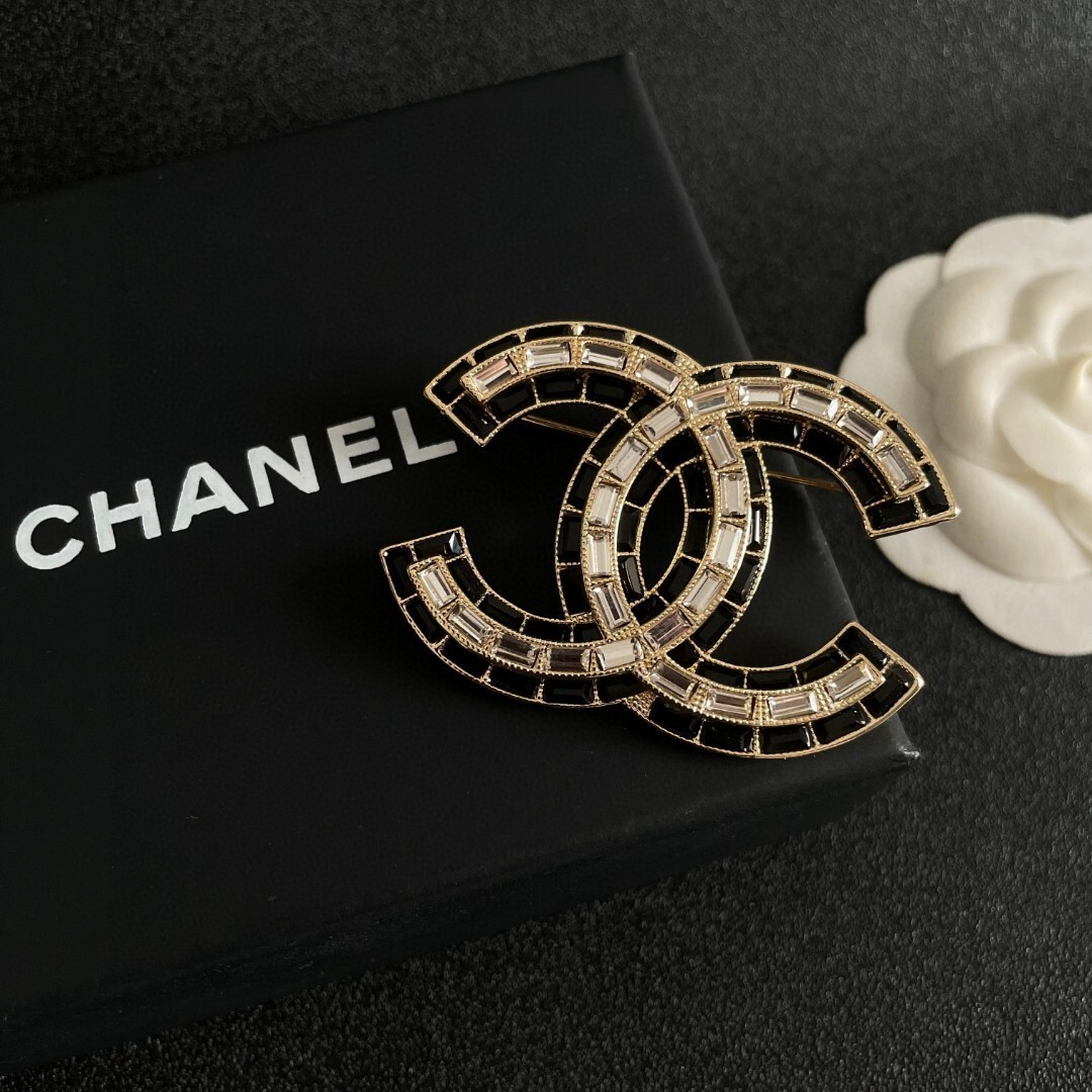 Luxury CC Logo Crystal Brooch - Elegant Gold & Black Statement Piece
