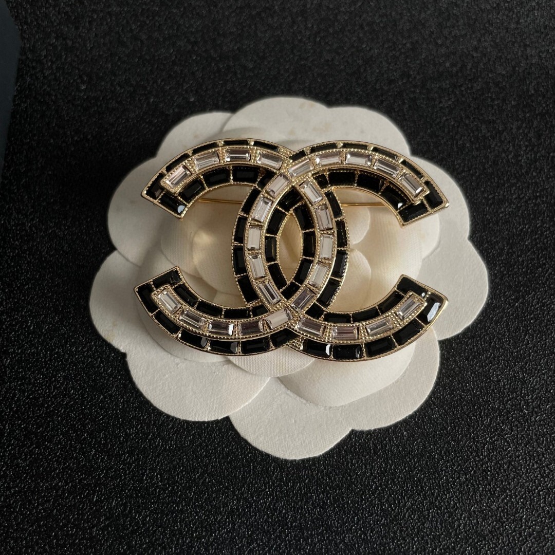 Luxury CC Logo Crystal Brooch - Elegant Gold & Black Statement Piece