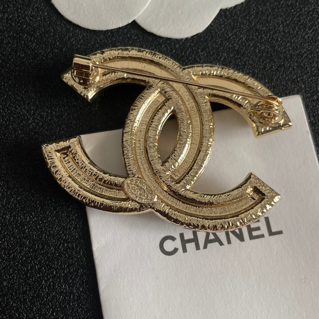 Luxury CC Logo Crystal Brooch - Elegant Gold & Black Statement Piece