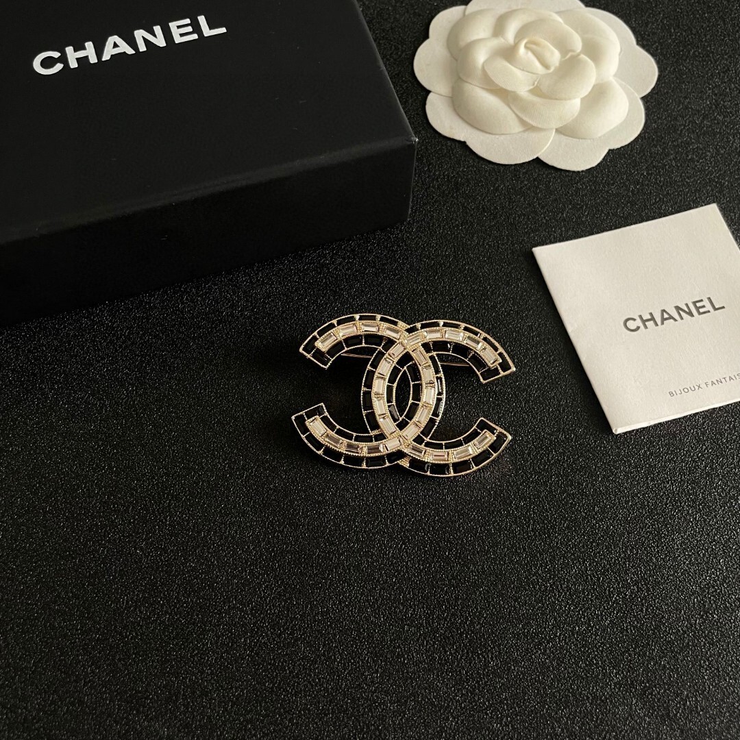 Luxury CC Logo Crystal Brooch - Elegant Gold & Black Statement Piece