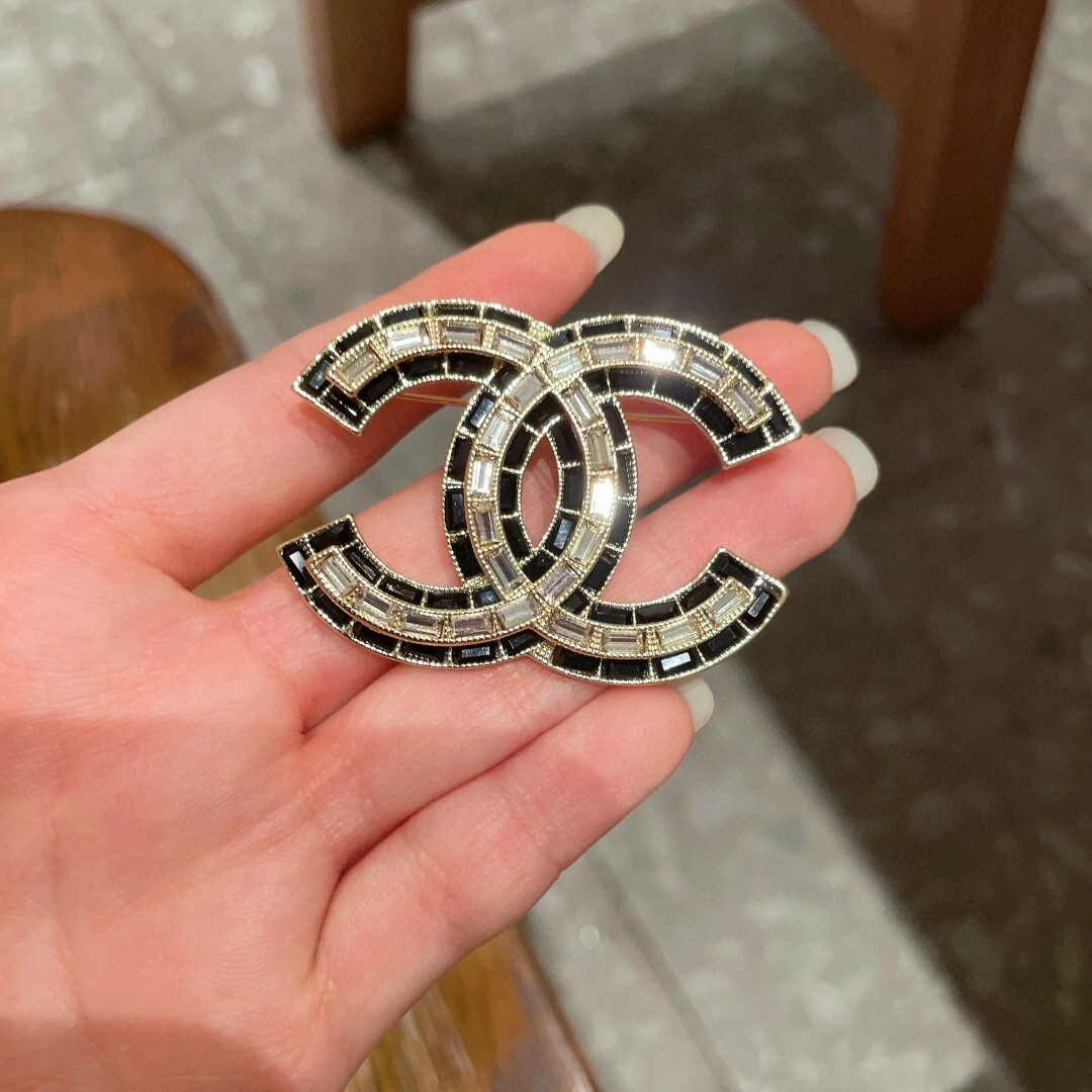 Luxury CC Logo Crystal Brooch - Elegant Gold & Black Statement Piece