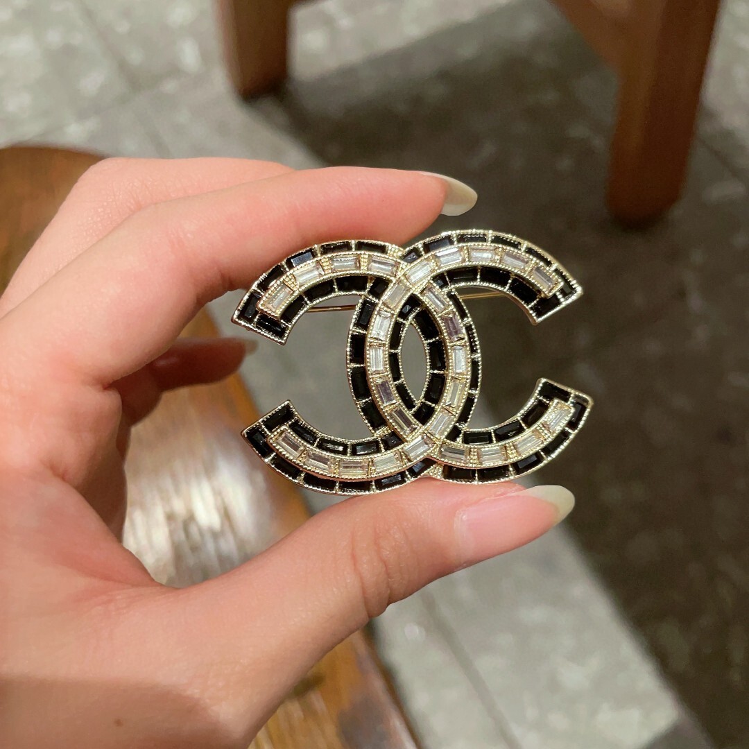 Luxury CC Logo Crystal Brooch - Elegant Gold & Black Statement Piece