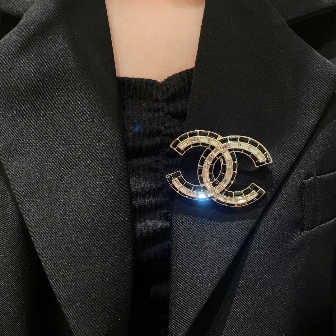 Luxury CC Logo Crystal Brooch - Elegant Gold & Black Statement Piece
