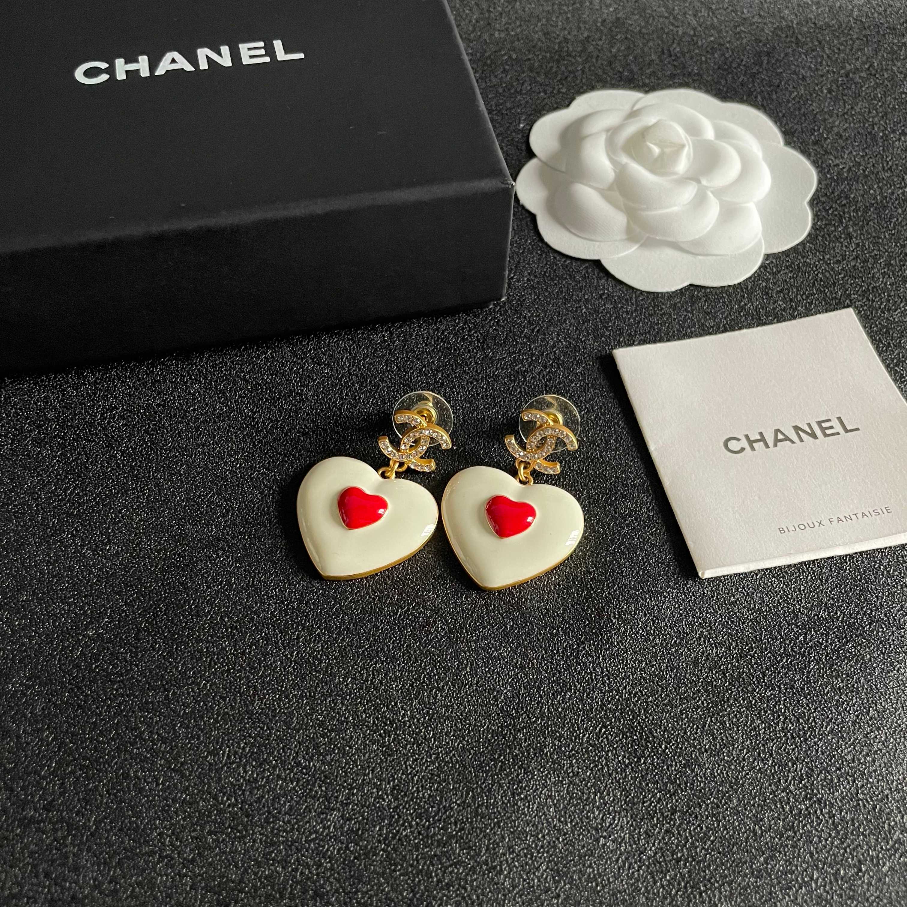 Luxury Crystal CC Logo Heart Dangle Earrings - Cream & Red