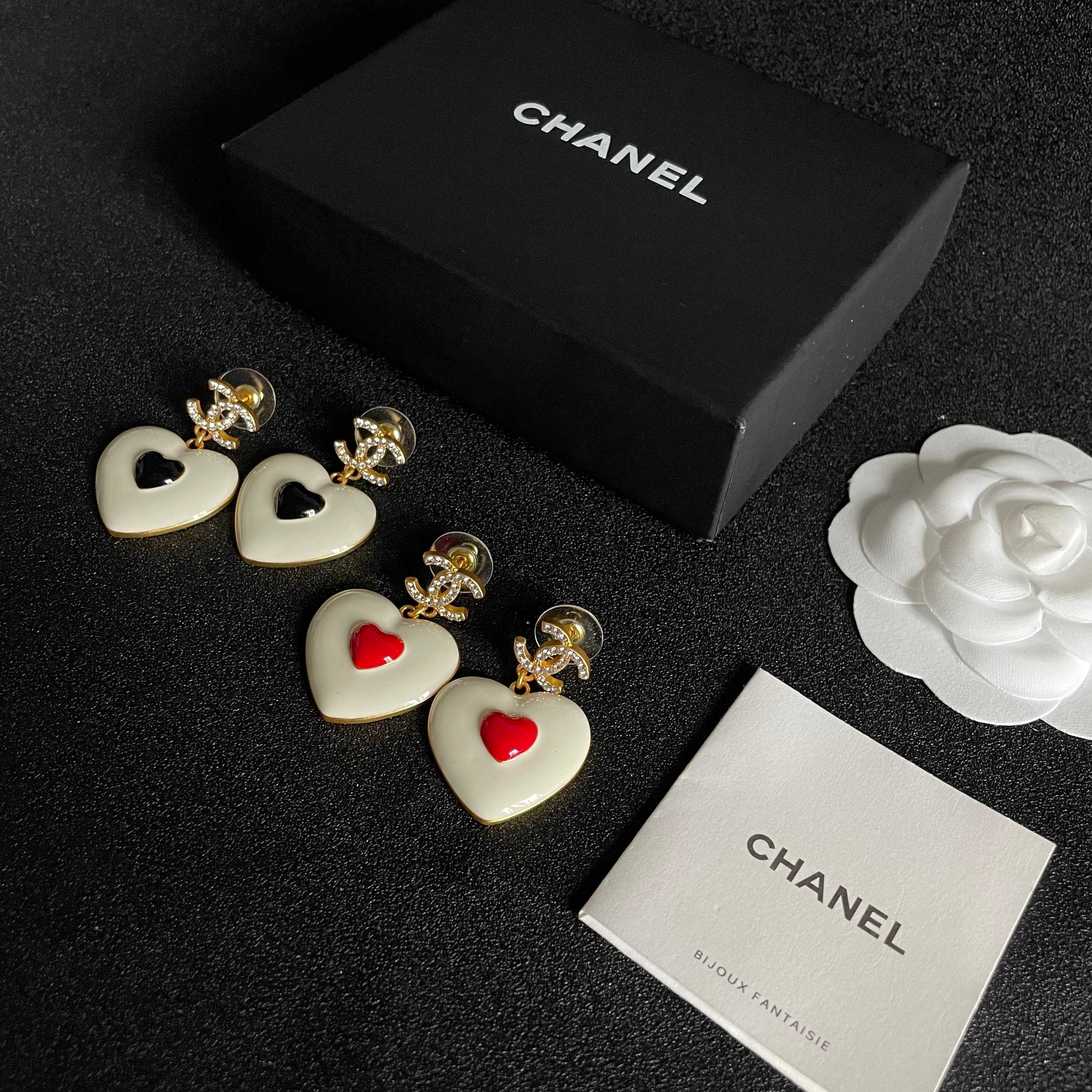 Luxury Crystal CC Logo Heart Dangle Earrings - Cream & Red