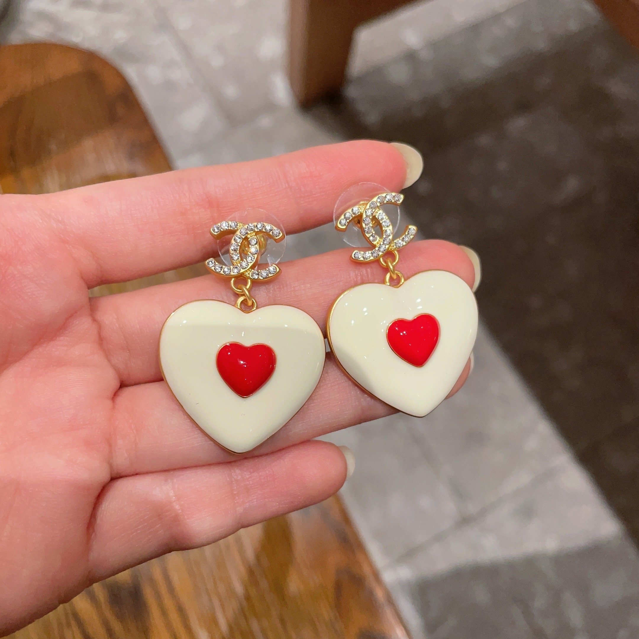 Luxury Crystal CC Logo Heart Dangle Earrings - Cream & Red