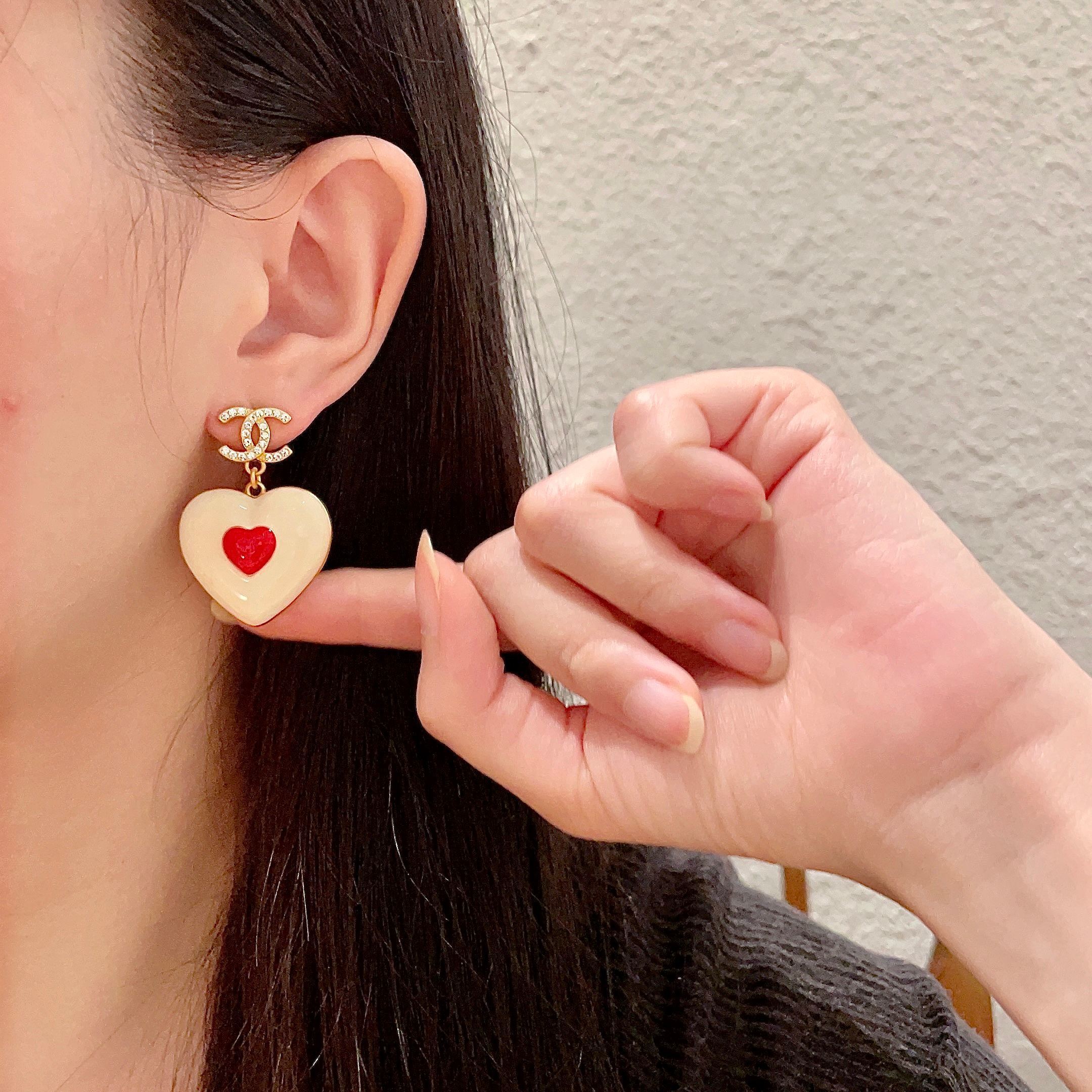 Luxury Crystal CC Logo Heart Dangle Earrings - Cream & Red