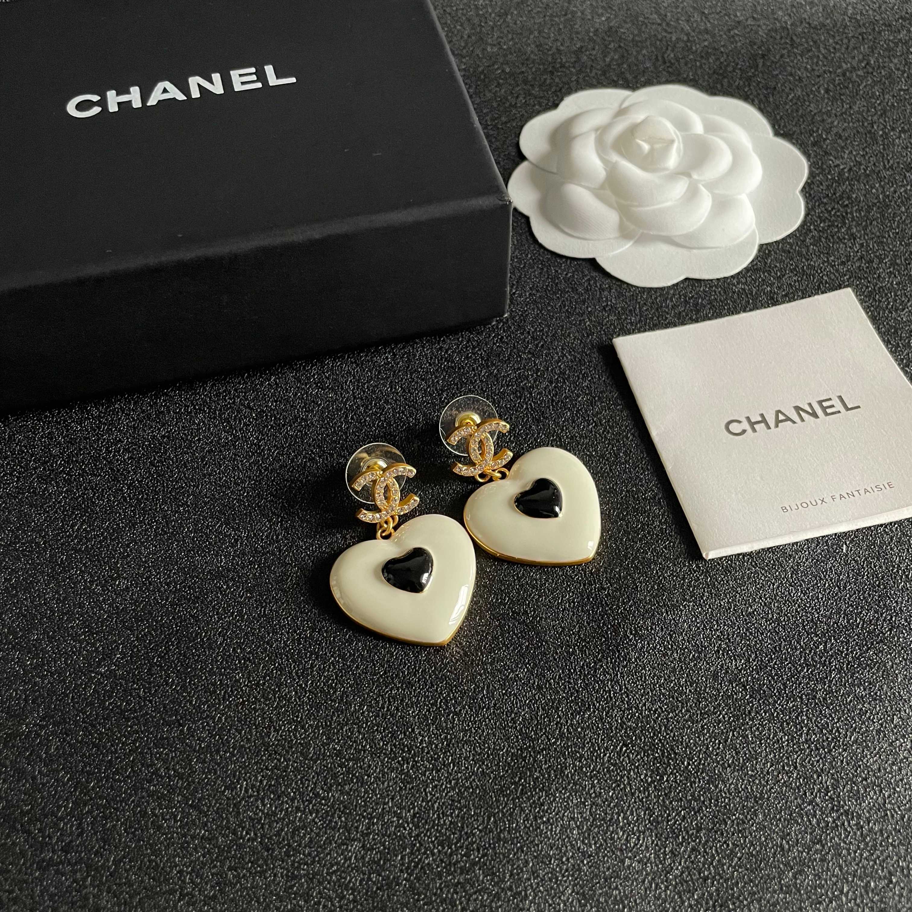 Luxury CC Logo Heart Drop Earrings with Rhinestones - Elegant Jewelry