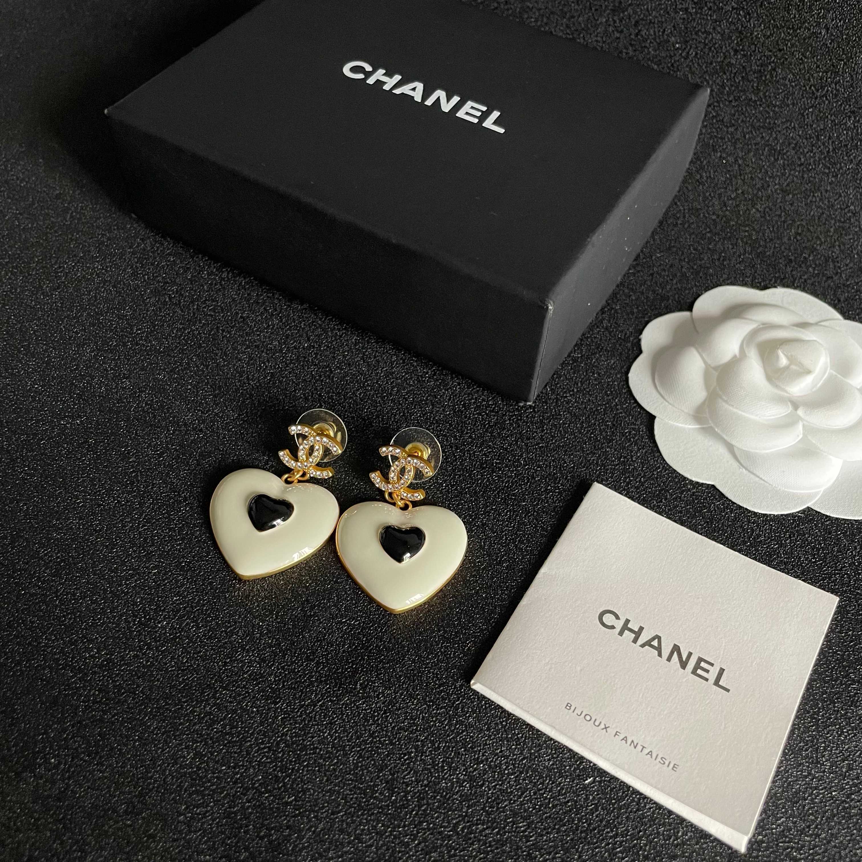 Luxury CC Logo Heart Drop Earrings with Rhinestones - Elegant Jewelry