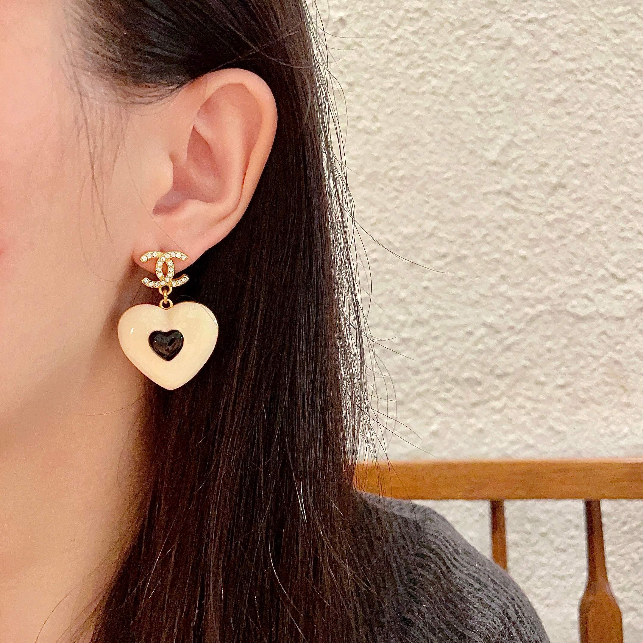 Luxury CC Logo Heart Drop Earrings with Rhinestones - Elegant Jewelry