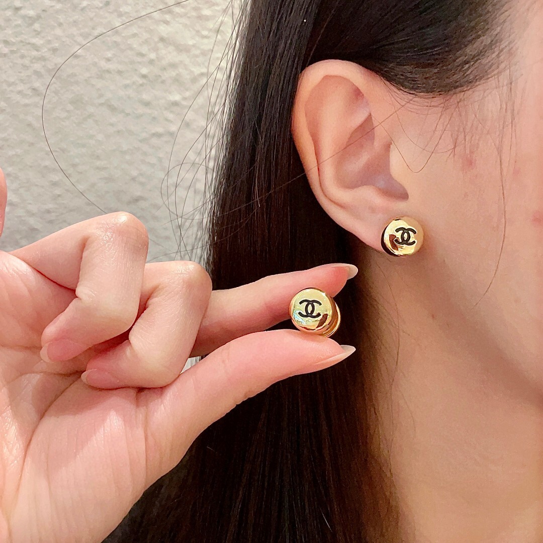 Luxury CC Logo Stud Earrings – Elegant Minimalist Jewelry