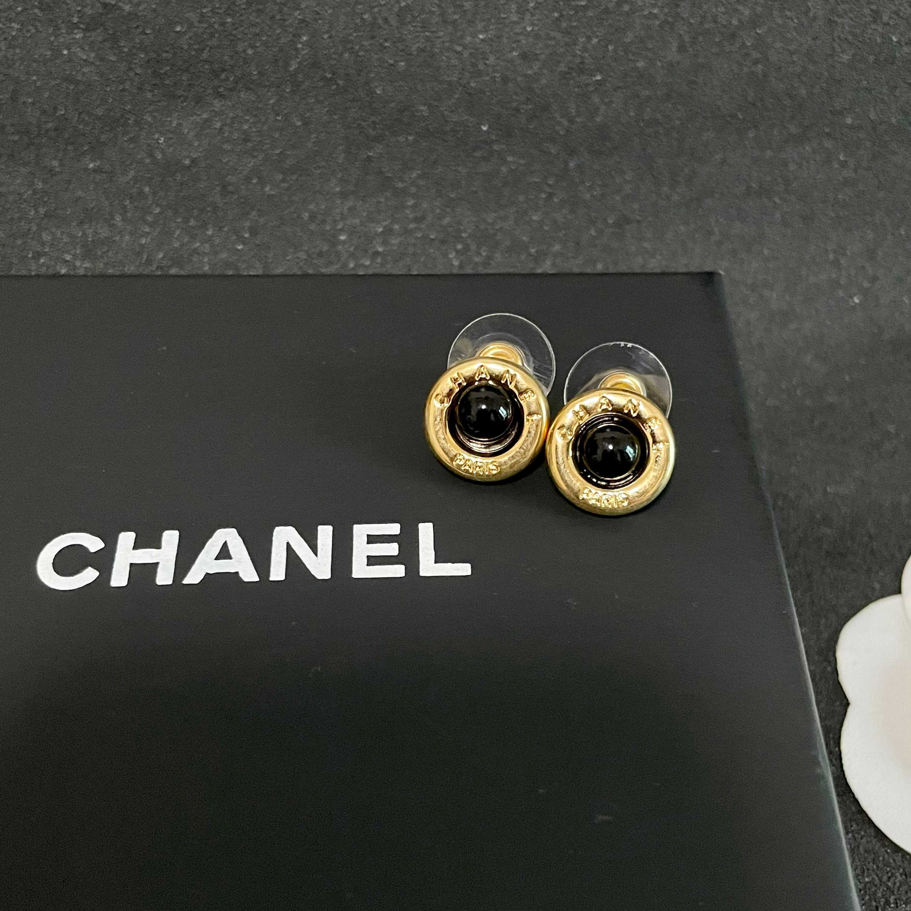 Vintage Paris Style Gold Stud Earrings with Black Onyx Inlay