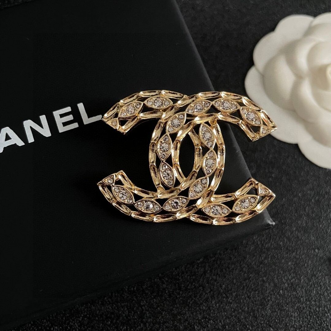Luxury Gold Crystal Double C Brooch Pin for Blazers & Suits