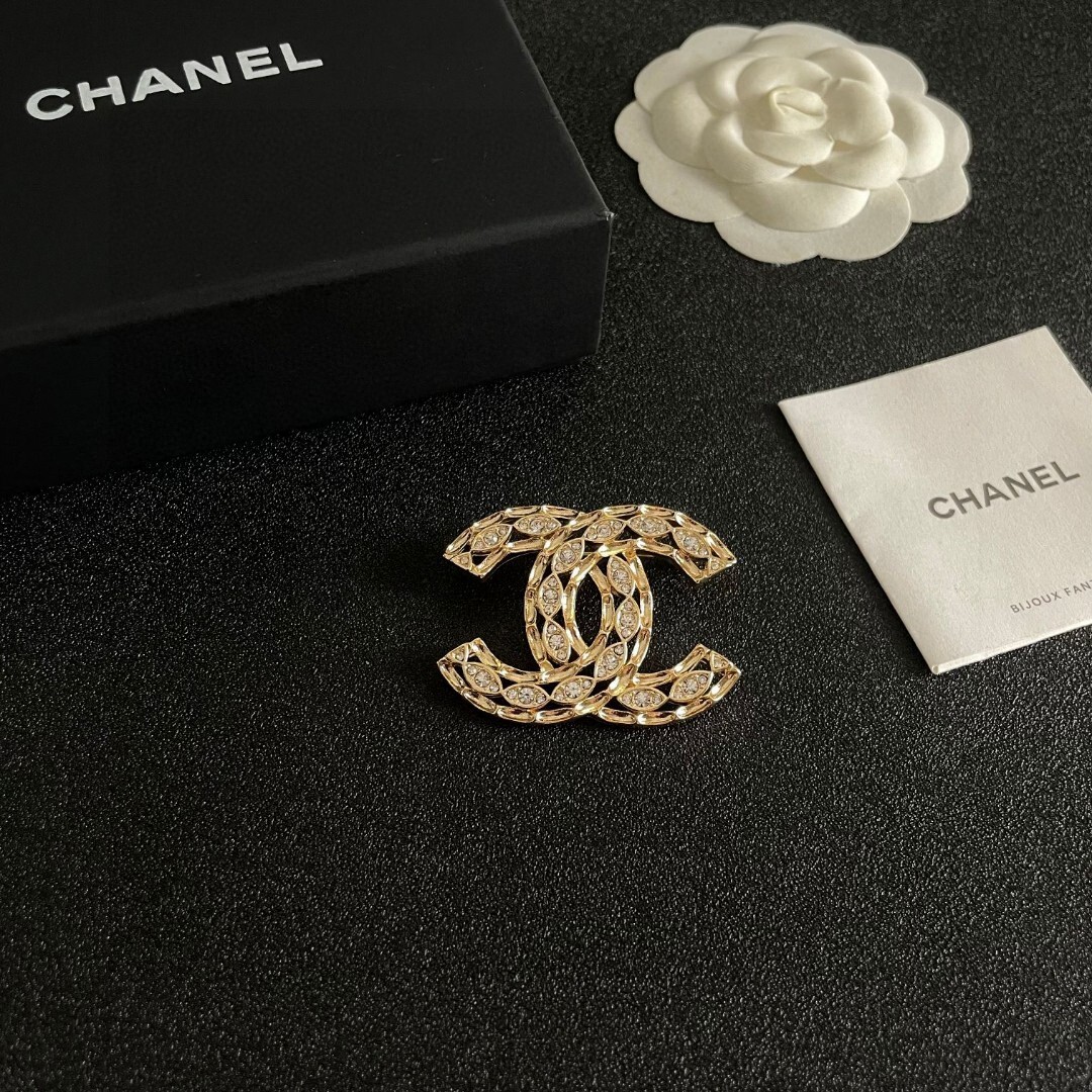 Luxury Gold Crystal Double C Brooch Pin for Blazers & Suits