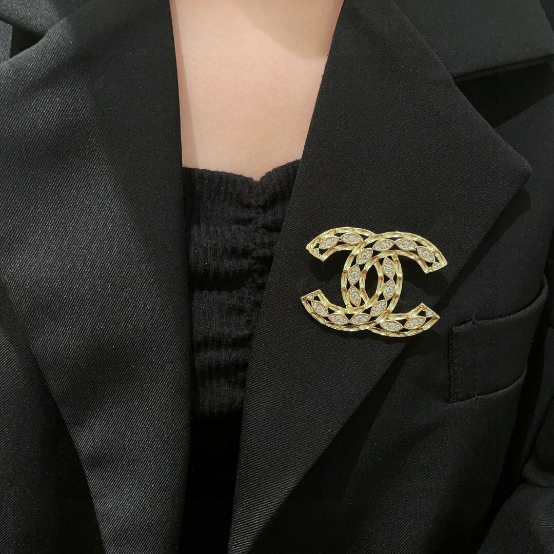 Luxury Gold Crystal Double C Brooch Pin for Blazers & Suits