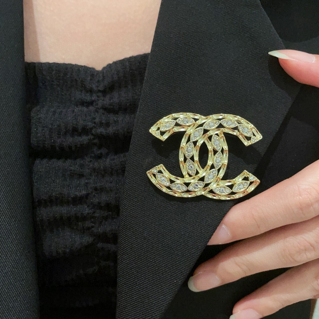 Luxury Gold Crystal Double C Brooch Pin for Blazers & Suits