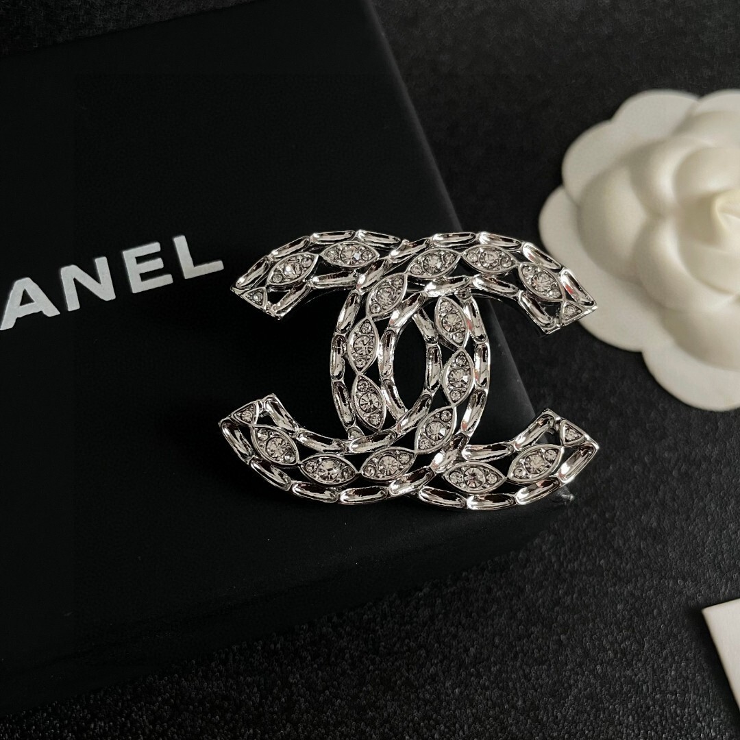 Luxury Designer Style Crystal Brooch - Elegant CC Logo Lapel Pin