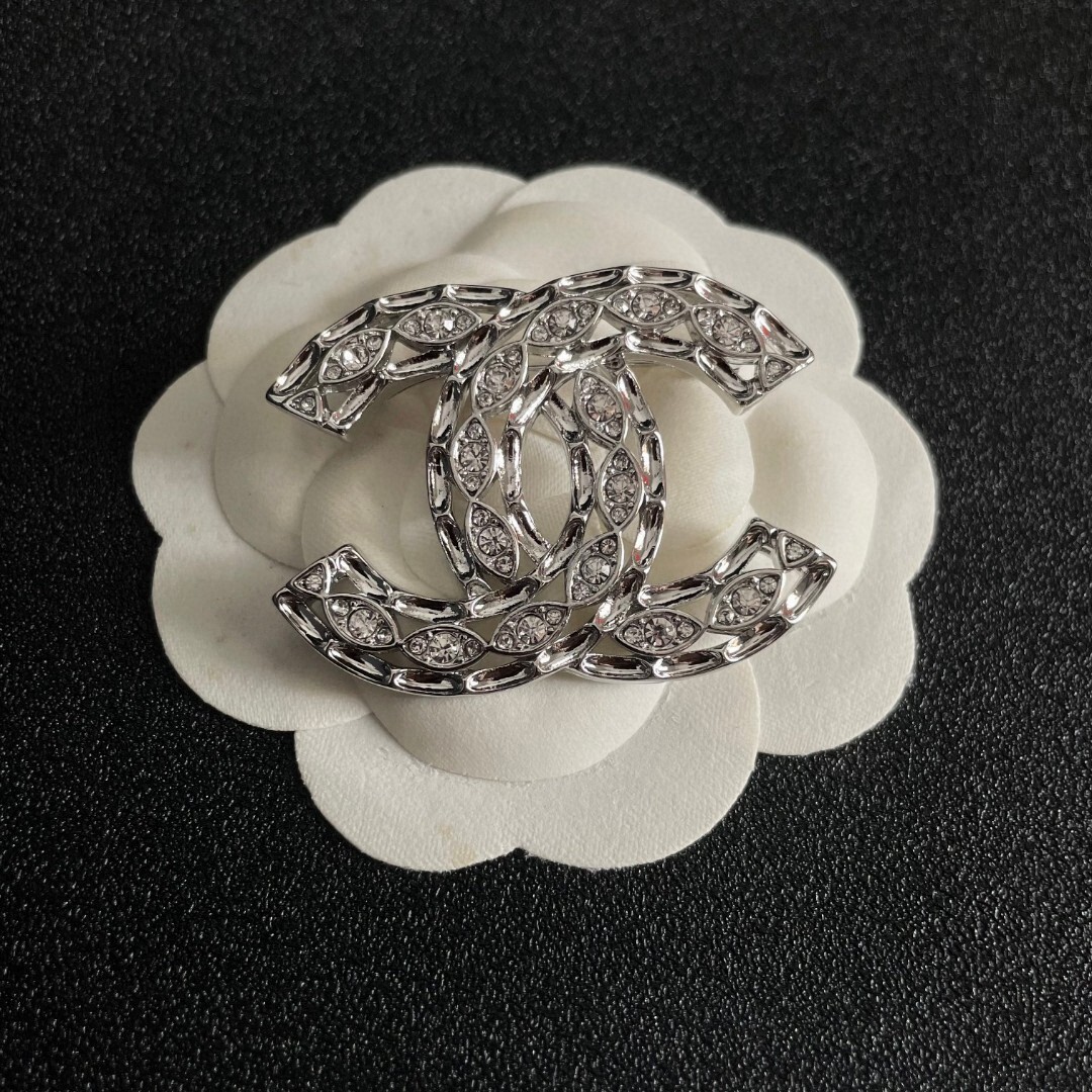 Luxury Designer Style Crystal Brooch - Elegant CC Logo Lapel Pin