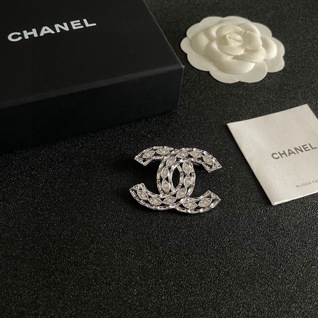 Luxury Designer Style Crystal Brooch - Elegant CC Logo Lapel Pin