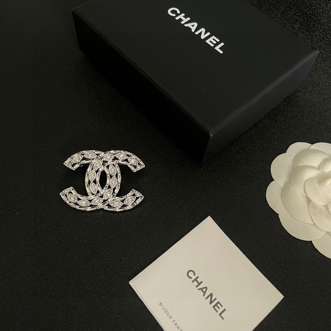 Luxury Designer Style Crystal Brooch - Elegant CC Logo Lapel Pin