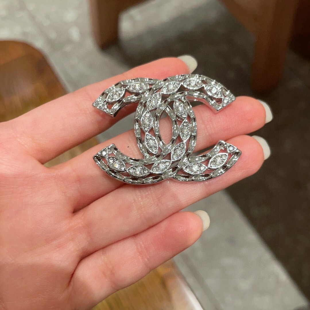 Luxury Designer Style Crystal Brooch - Elegant CC Logo Lapel Pin