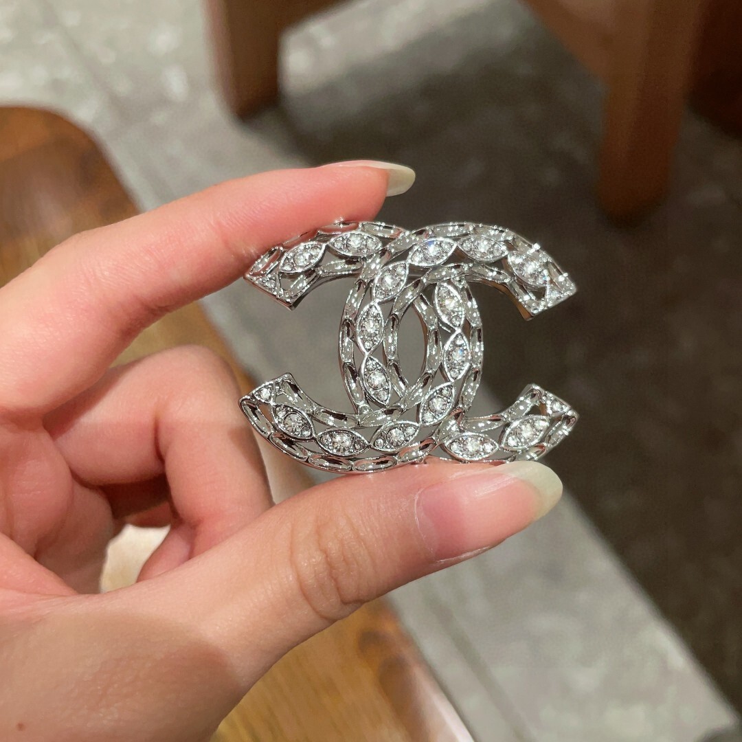 Luxury Designer Style Crystal Brooch - Elegant CC Logo Lapel Pin