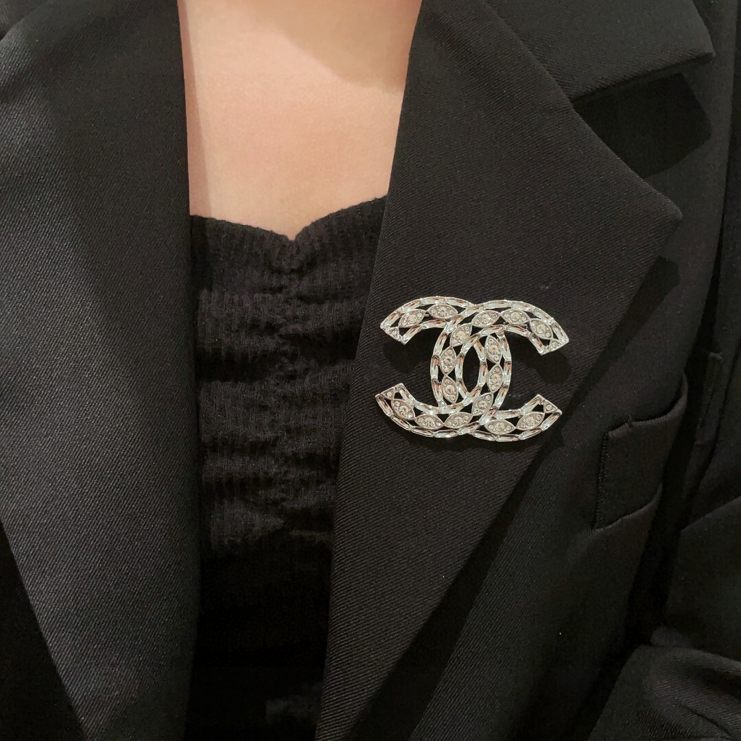 Luxury Designer Style Crystal Brooch - Elegant CC Logo Lapel Pin
